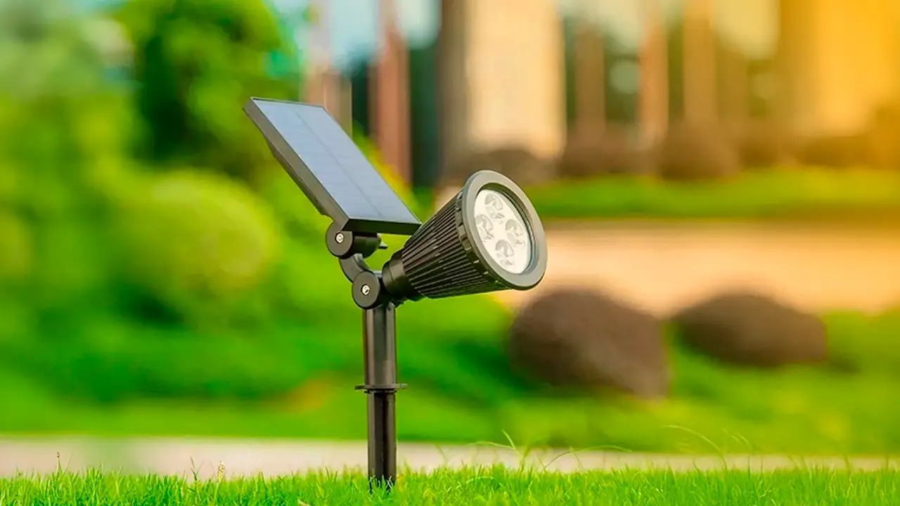 luminária solar para jardim